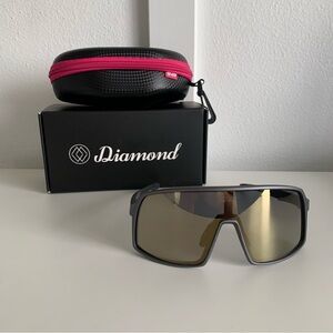Diamond Eyewear Gray Sporty Sunglasses Baseball Outdoor Fishing In Box Case